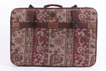 Cestovní kufr vzorovaný na zip a přezky