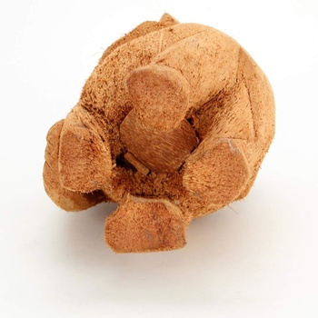 Soška slona z kokosového ořechu
