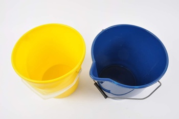 Úklidové kbelíky žlutý a modrý
