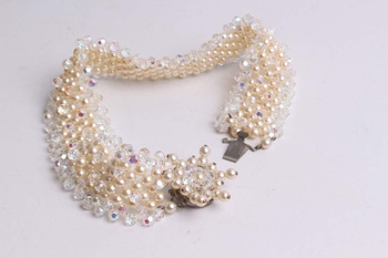 Náhrdelník s perlami a korálky