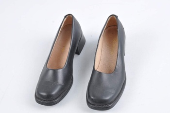 Dámské boty černé na nízkém podpatku