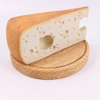 Dekorace sýr na podložce 