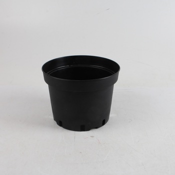 Plastový květináč černé barvy