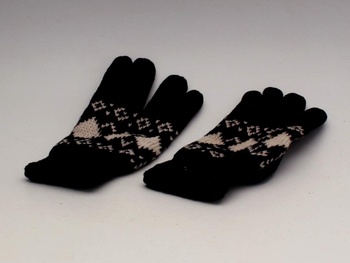 Zimní rukavice prstové, černé se vzorem