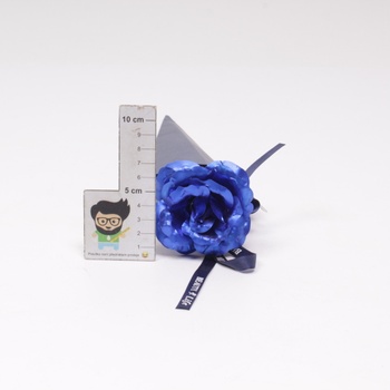 Dekorativní modrá růže v kornoutu