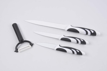 Sada tří kuchyňských nožů a škrabka