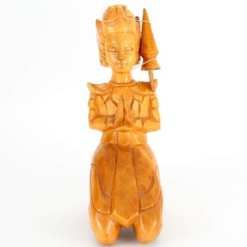 Dřevěná soška Klečící postava