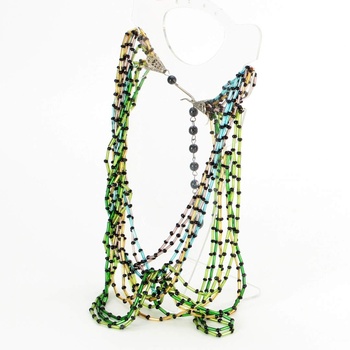 Bohatý náhrdelník z barevných perliček