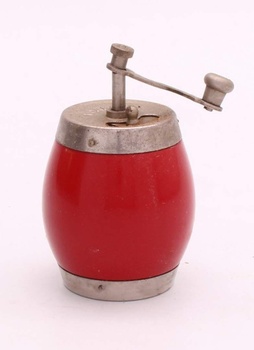 Malý historický ruční mlýnek červený