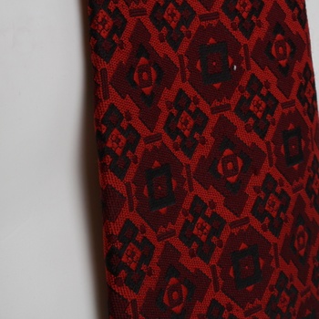 Kravata odstín červené se čtvercovými tvary 