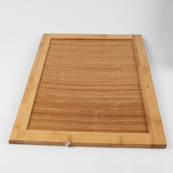 Dřevěná skřínka s bambusovými prvky
