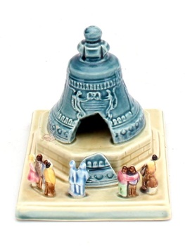 Keramická dekorace ve tvaru zvonu