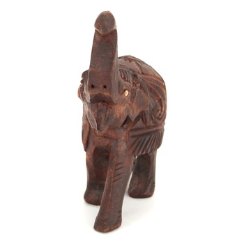 Dřevěná soška slona se zdobeným přehozem