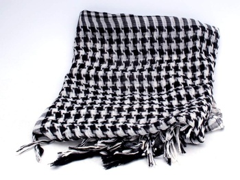 Dámský šátek černobíle kostkovaný