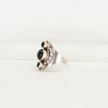 Dámský prsten s černými kameny stříbrný