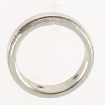 Prsten z bílého kovu s černým obalem