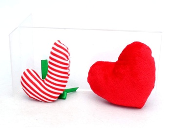 Hračky: plyšové srdce + látková ponožka