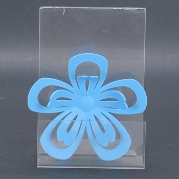Plastové dekorace ve tvaru květin 