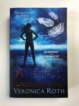 Veronica Roth: Allegiant (Divergent 3) Pevná