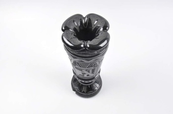 Váza černá vyškrabávaná  