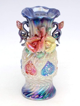 Ozdobná váza s barevnými prvky