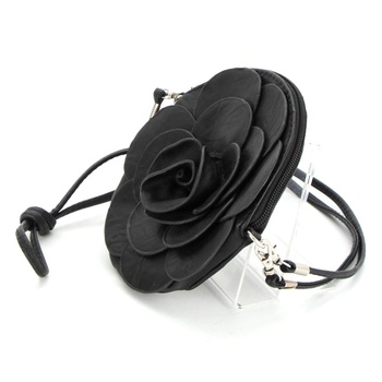 Dámská kabelka černá ve tvaru květu