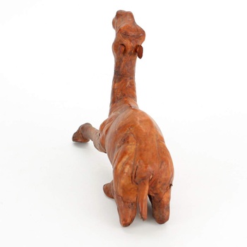 Dřevěná soška sedícího velblouda 