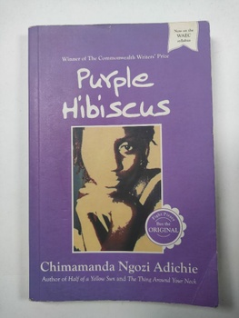 Chimamanda Ngozi Adichieová: Purple Hibiscus Měkká