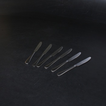 Sada kovových jídelních nožů 