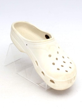 Nazouvací pantofle crocsy bílé