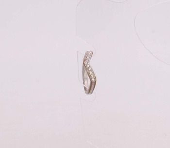 Dámský prsten stříbrné barvy s kamínky