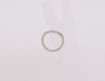 Dámský prsten stříbrné barvy s kamínky