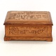 Dřevěná krabička s vyřezávaným motivem
