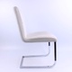 Židle s bílým potahem z imitace kůže
