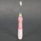 Růžový plastový zubní kartáček